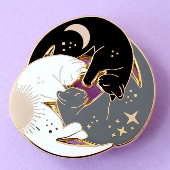 Jewelry - Cats love Enamel pin